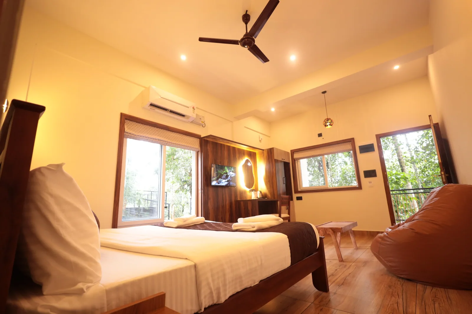 Premium AC Courtyard Room interior